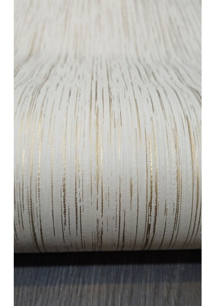 Kendinden Desenli, Altın Detaylı Şık Bej Duvar Kağıdı, Estetik ve Modern Görünüm Sağlar.