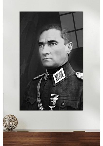 Siyah Beyaz Üniformalı Atatürk Cam Tablo, Modern Ev ve Ofis Dekoru, Hediyelik Duvar Dekorasyonu