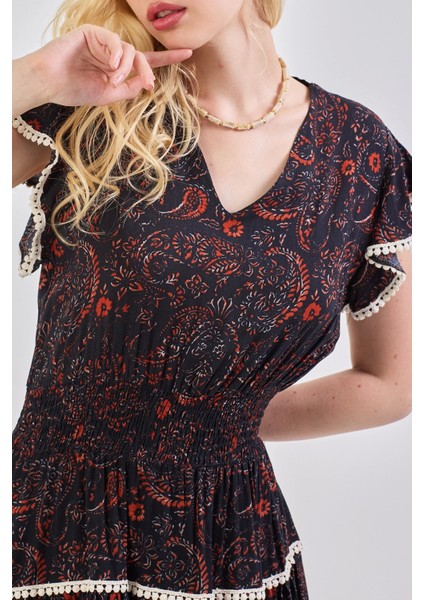 Kadın V Yaka Güpür Detaylı Gipeli Mini Elbise Siyah fiyatları