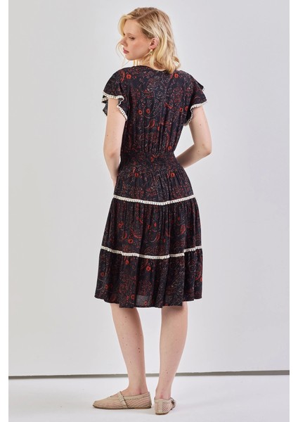 Kadın V Yaka Güpür Detaylı Gipeli Mini Elbise Siyah fırsatları