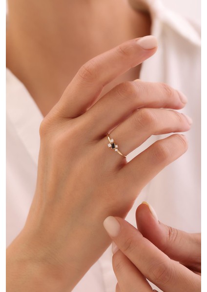 14 Ayar Minimal Siyah Taşlı Yüzük