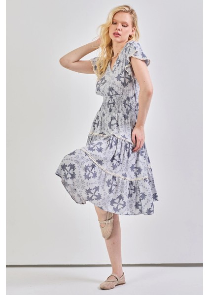 Kadın V Yaka Güpür Detaylı Gipeli Mini Elbise Gri