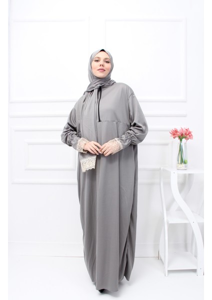 Yarım Fermuarlı Başörtülü Şık Dantelli Namaz Elbisesi