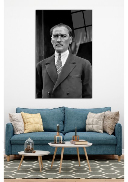 Siyah Beyaz Takım Elbiseli Atatürk Portresi Cam Tablo, Ev Ofis Dekoru, Hediyelik Duvar Dekorasyonu modelleri