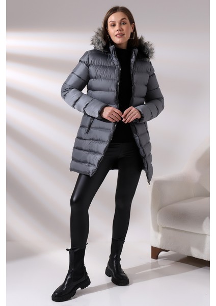 Kadın Kapüşonlu Fermuarlı Microjel Dolumlu Peluşlu Su ve Rüzgar Gecirmez Monta