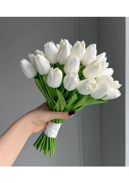 Beyaz 10'lu Yapay Lale Buketi, Gerçekçi Doku ile Şık ve Kaliteli Dekorasyon Havası