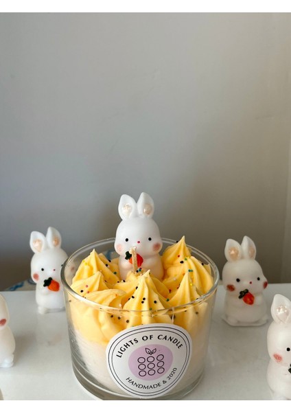 Turuncu Tavşan Figürlü Mango Kokulu Bardak Mum, Şık ve Hoş Koku Sağlar