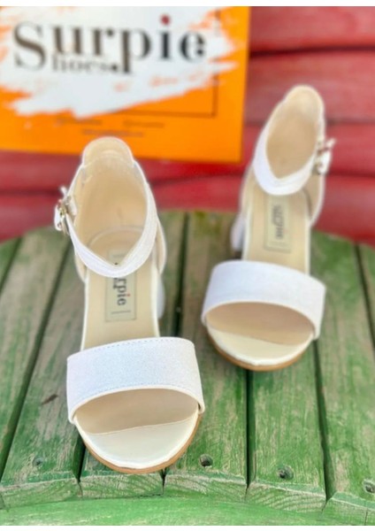 Kız Çocuk Topuklu Ayakkabı Kalın Topuklu Tasarım ile Şıklık Tek Bantlı modelleri