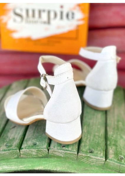 Kız Çocuk Topuklu Ayakkabı Kalın Topuklu Tasarım ile Şıklık Tek Bantlı fırsatları