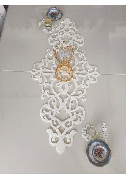 Ekru Keçe Masa Runnerı, Yaprak ve Çiçek Motifleri, 97X45.5 Cm, Hediye Seti indirimleri