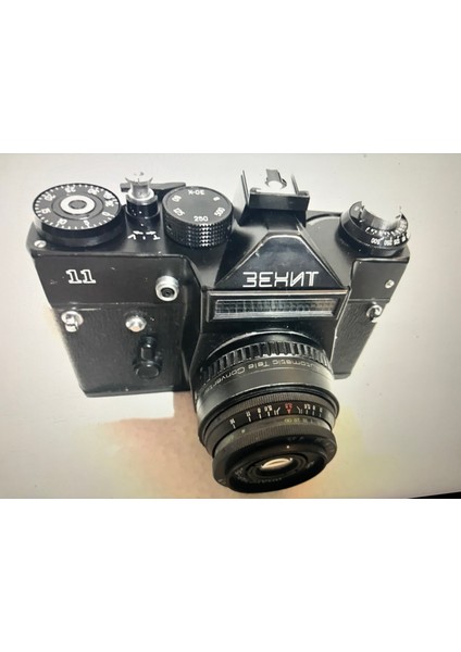 Zenit 11 Filmli Fotoğraf Makinası - Sorunsuz Çalışır Durumda
