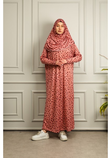 Tek Parça Başörtülü Desenli Kadın Namaz Elbisesi