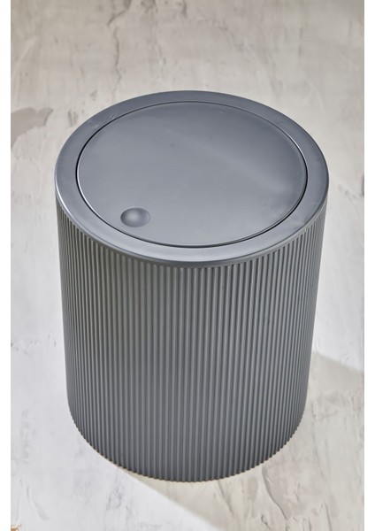 Çizgili Yuvarlak Kapaklı Klikli Çöp Kovası, Gri, Banyo ve Mutfak Kullanımı Için Ideal indirimleri