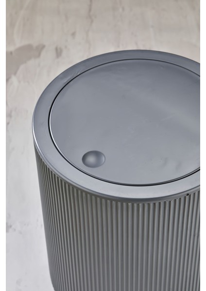 Çizgili Yuvarlak Kapaklı Klikli Çöp Kovası, Gri, Banyo ve Mutfak Kullanımı Için Ideal