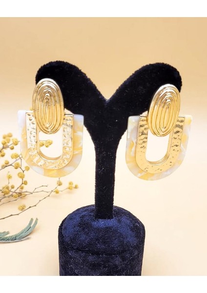 Asimetrik Geometrik Akrilik Krem Küpe modelleri