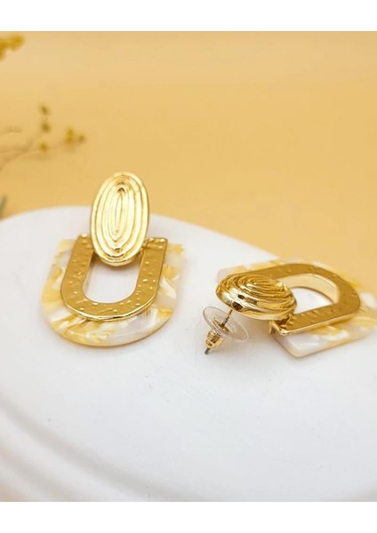 Asimetrik Geometrik Akrilik Krem Küpe fırsatları