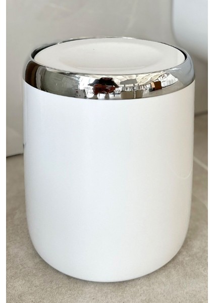 Şık Beyaz Çöp Kovası Krom Dekorlu, Pratik ve Modern Tasarım