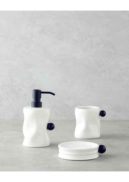 3'lü Siyah ve Beyaz Banyo Seti, Şık ve Kullanışlı Tasarım
