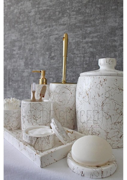 Şık ve Detaylı Altın Tonlarında Banyo Seti, Lüks ve Zarif Tasarım. modelleri