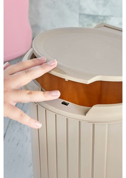 Siyah Bas Aç Mekanizmalı Pedallı Çöp Kovası, Pratik ve Şık Tasarım fırsatları