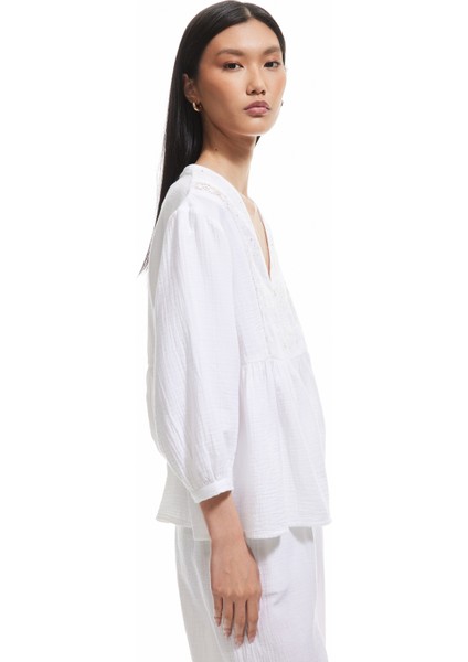 Pamuklu Bol Kalıp Nakış Detaylı V Yaka Fistolu Müslin Bluz modelleri