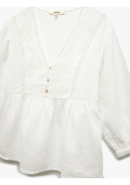 Pamuklu Bol Kalıp Nakış Detaylı V Yaka Fistolu Müslin Bluz