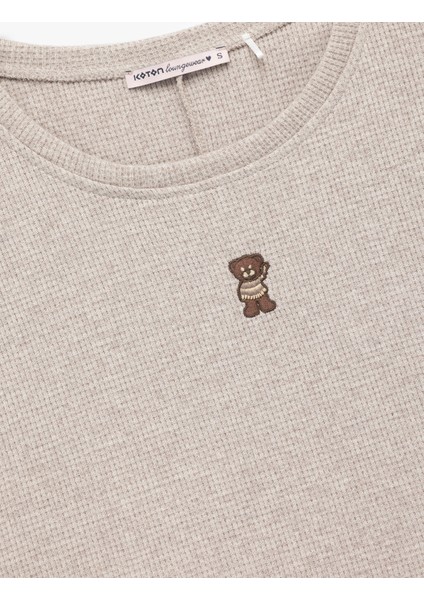 Rahat Kalıp Kısa Kollu Bisiklet Yaka Ayıcık Işleme Detaylı Pijama Üstü modelleri