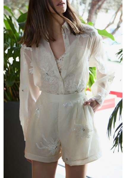 Nakışlı Taş Detaylı Regular Fit Klasik Yaka Gömlek Bayan Gömlek 053