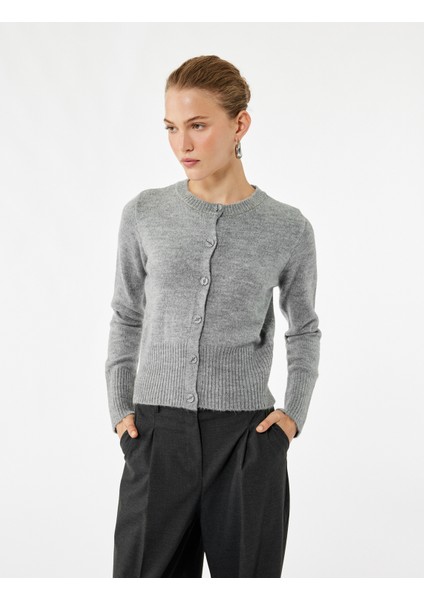 Düğmeli Uzun Kollu Bisiklet Yaka Triko Hırka