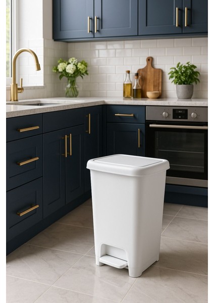 15 Lt Slim Pedallı Çöp Kovası, Beyaz, Pratik ve Şık Ev ve Ofis Kullanımı