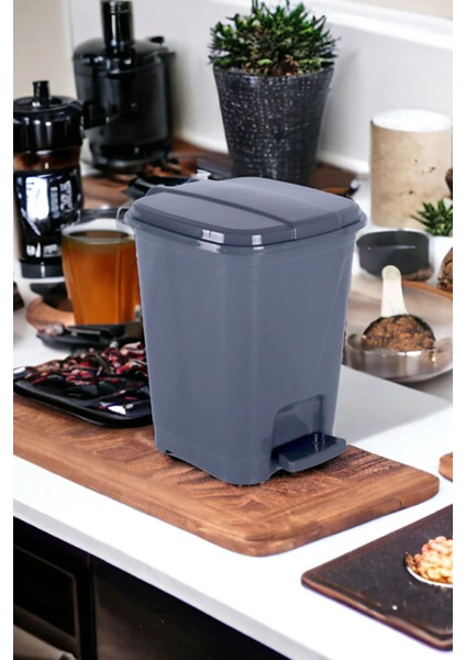 5 Litre Koyu Gri Kare Pedallı Çöp Kovası, Mutfak, Banyo ve Ofis Için Pratik Kullanım