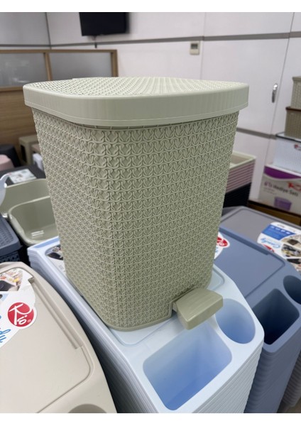Bej Pedallı Krem Örme Iç Kovalı Kapaklı Çöp Kovası 25L