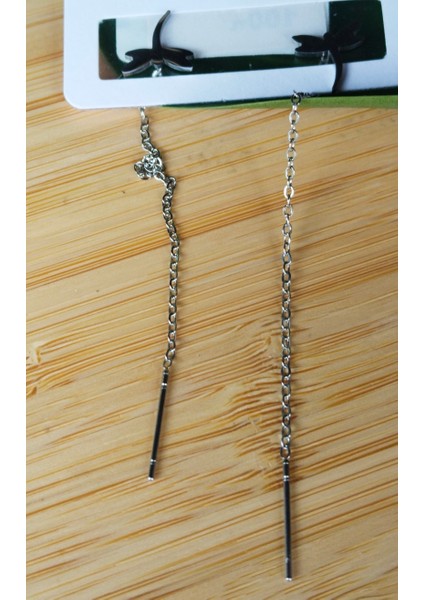 Gümüş Renk Metalik Figürlü Sallantılı Küpe