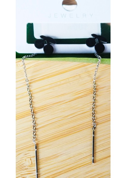 Gümüş Renk Metalik Kiraz Figürlü Sallantılı Küpe