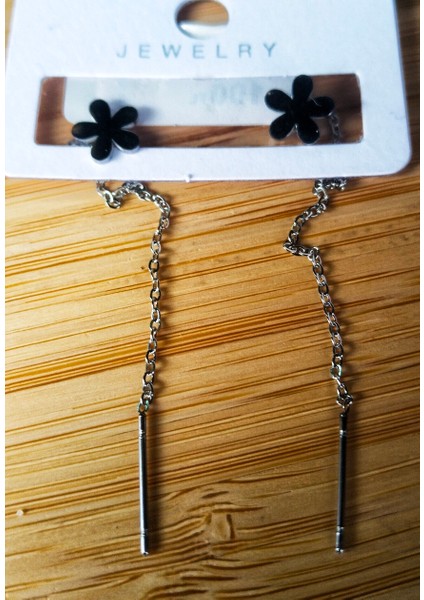 Gümüş Renk Metalik Çiçek Figürlü Sallantılı Küpe