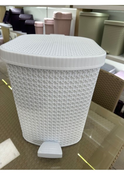 Beyaz Pedallı Örme Içi Kovalı 25L Çöp Kovası Kapaklı ve Kullanışlı fırsatları