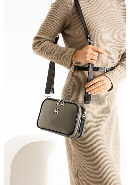 Çapraz Askılı Kadın Omuz Çantası 25*15 cm Vegan Deri Mega Bag Postacı Çanta Suni Deri