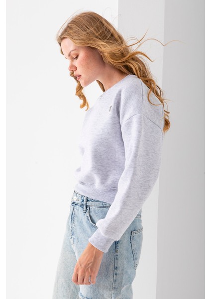 Kadın Bisiklet Yaka Kelebek Aksesuarlı 3ip Crop Sweatshirt Gri - 2670 fırsatları