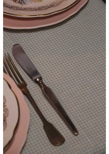 Mint Yeşili Pötikare Masa Örtüsü, Fırfırlı ve Vintage Şıklığında 150X120 Ölçü. fırsatları