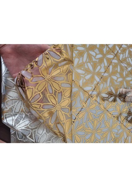 Yaldızlı Sarı Pvc Muşamba Masa Örtüsü, Leke Tutmaz ve Kolay Temizlenir fiyatları