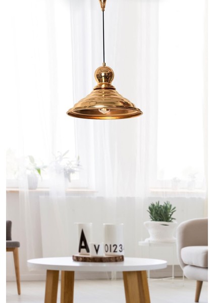 Şık Altın Renkli Tekli Tasarım Sarkıt Avize ile Evinize Zarafet Katın