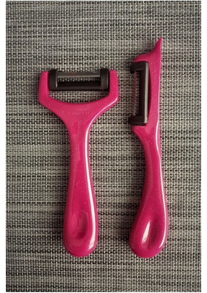 Pembe ve Bordo Yan ve Düz Soyacak Çift Seti, Pratik ve Şık Mutfak Gereci