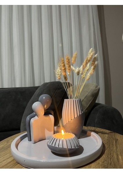 Şık Gri Dekoratif Sevgili Biblo ve Vazo Seti, Evinizde Zarif Dokunuşlar Sağlar. fiyatları