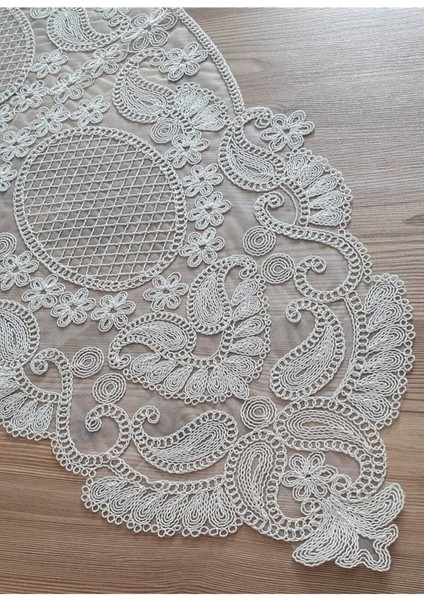 Bej Kordon Nakışlı Oval Runner, Şık ve Zarif Masa Dekorasyonu Parçası