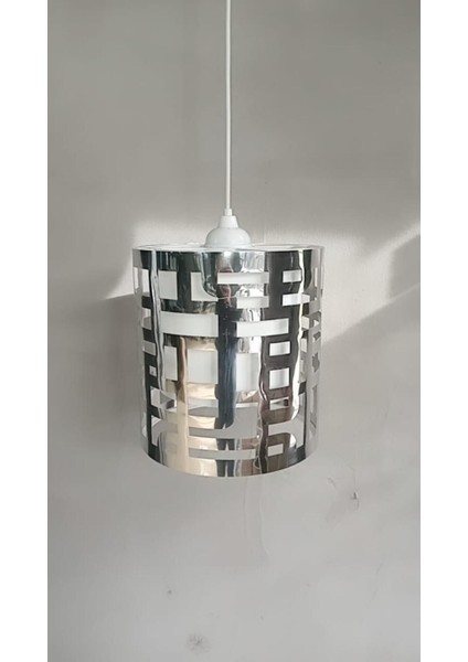 Şık Gümüş Tekli Avize ile Modern ve Zarif Dekorasyon Çözümü