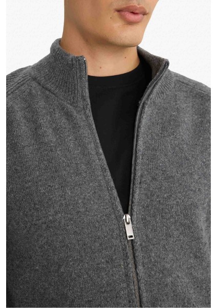 Standart Fit Dik Yaka Fermuarlı Yün Karışımlı Triko Hırka F2983AX25WN indirimleri