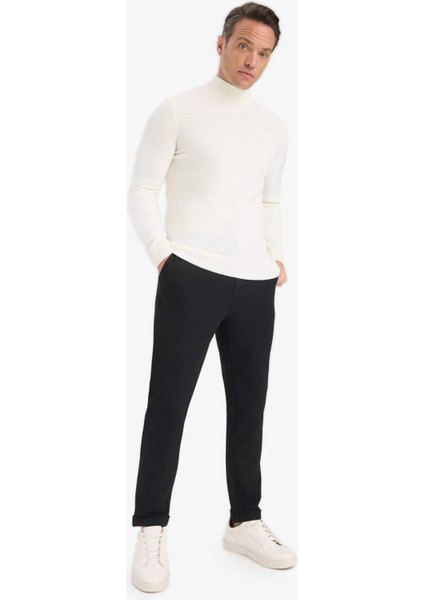 Jogger Fit Beli Bağcıklı Lastikli Esnek Kumaş Cepli Duble Paça Pantolon Y2651AZ25AU fırsatları