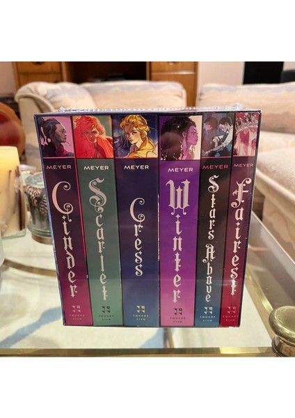 The Lunar Chronicles Boxed Set: Cinder, Scarlet, Cress, Fairest, Stars Above, Winter fiyatları