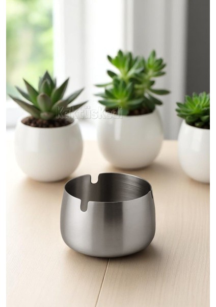 Şık Tasarımlı Gümüş Metal Küllük, Zarif ve Kullanışlı Kül Tablası