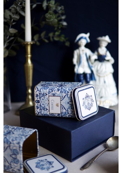 Azulejos Coffee Desenli Kare Metal Saklama Kabı 9x9 Cm, Şık ve Pratik Mutfak Aksesuarı